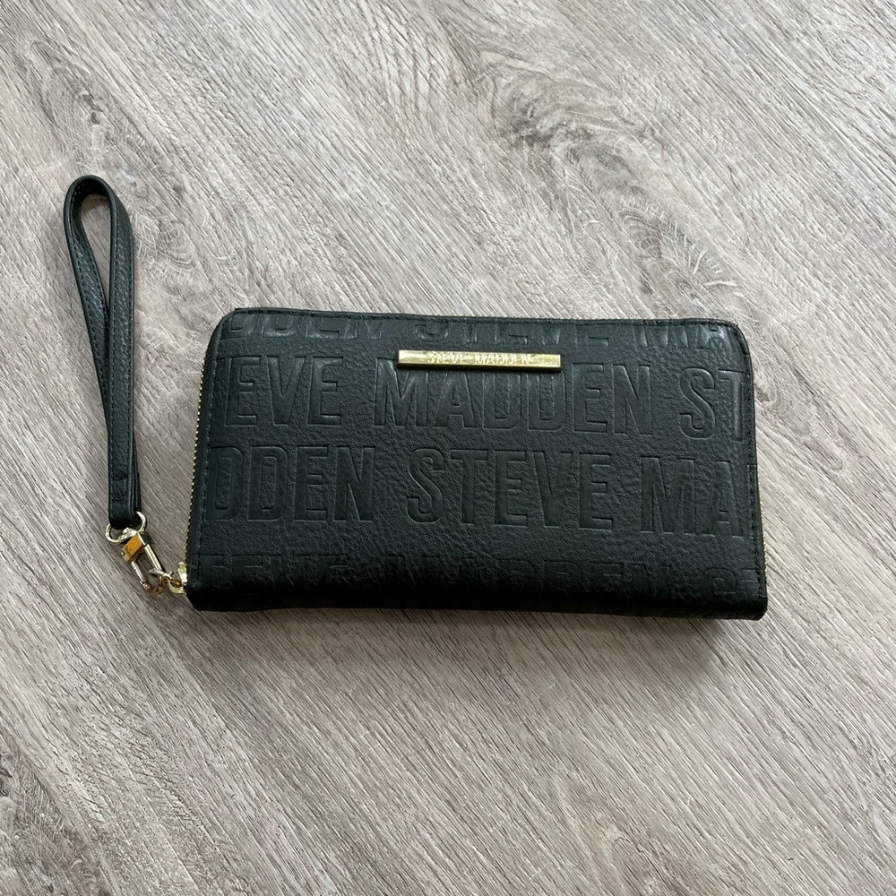 Steve Madden forest green wallet/wristlet